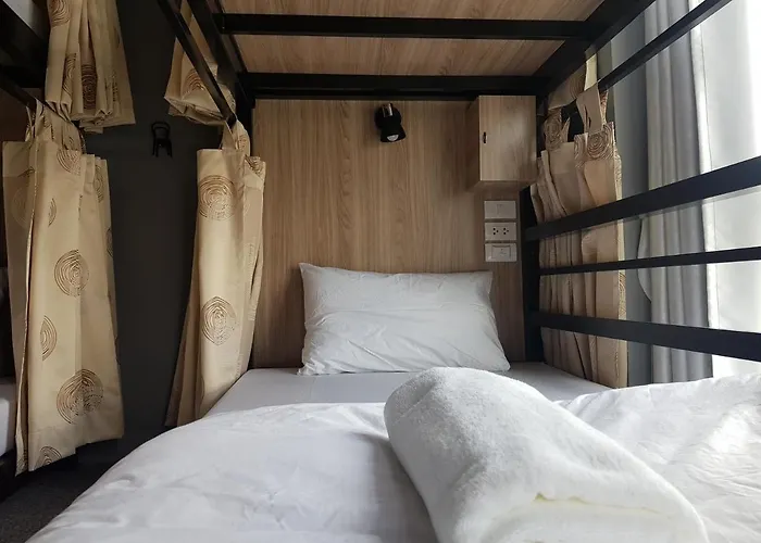 Sleep To Fly & Suvarnabhumi Airport Hostel *
