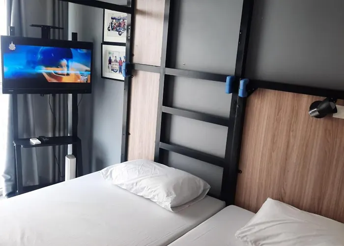 Sleep To Fly & Suvarnabhumi Airport Hostel *