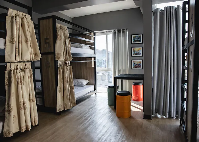 Sleep To Fly & Suvarnabhumi Airport Hostel Bangkok