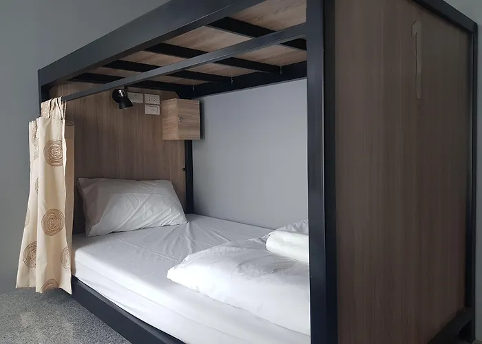 Sleep To Fly & Suvarnabhumi Airport Hostel *