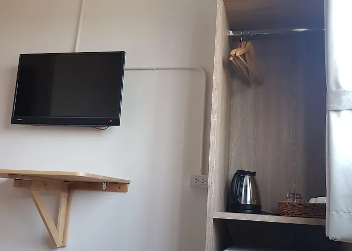 Sleep To Fly & Suvarnabhumi Airport Hostel *